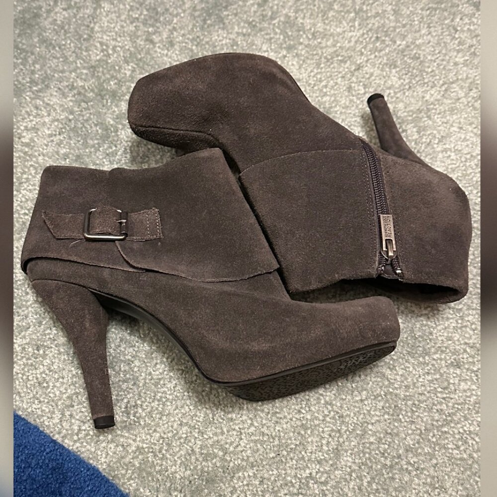 Kenneth Cole Reaction, Brown Platform Heeled Leather Bootie, Size 7.5